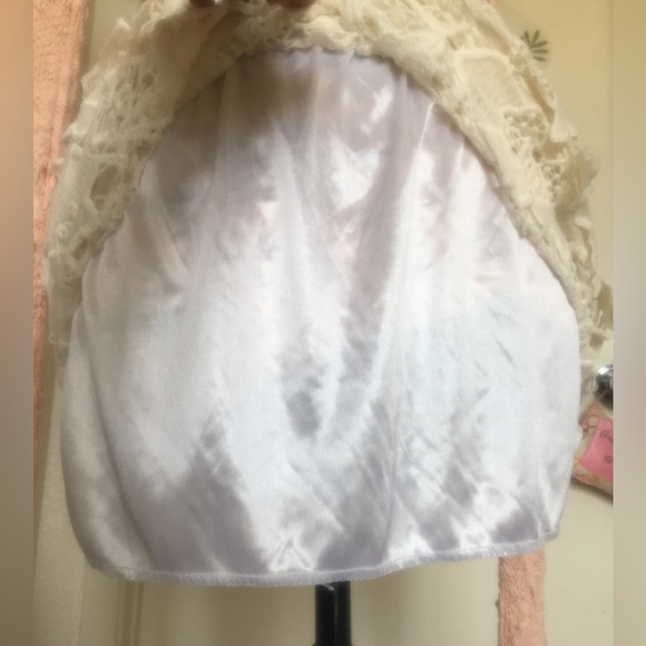 Adorable egg shell colored crochet skirt - Picture 8 of 9